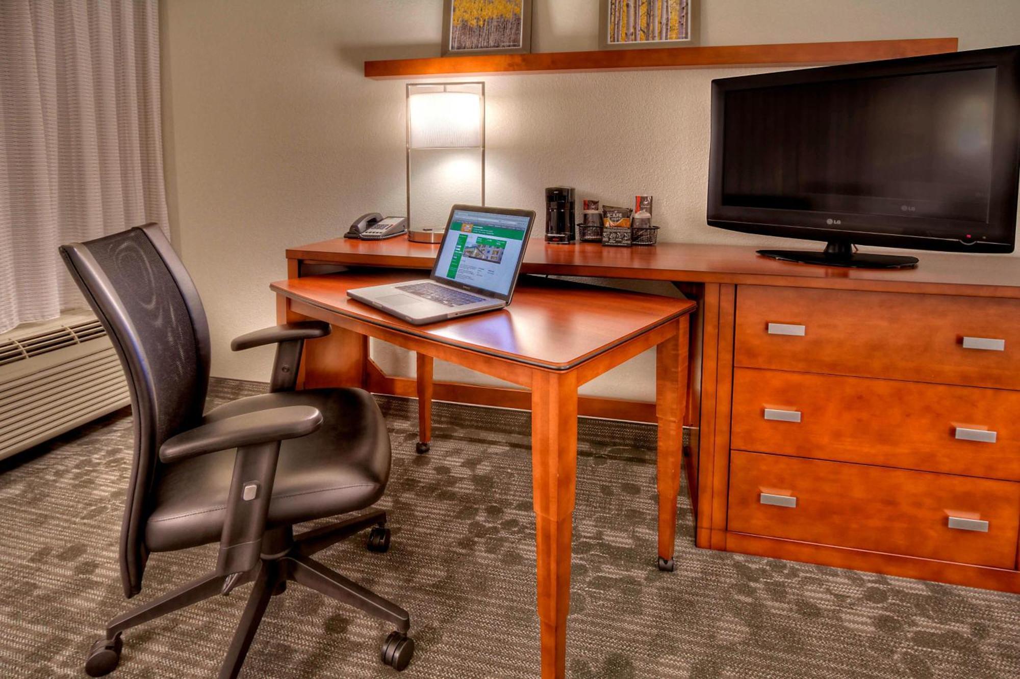 Hotel Courtyard By Marriott Burlington Exterior foto